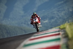 开云体育登录-赛道与球场，当字母哥在F1街道赛接管比赛