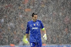 开云体育官方网站-掘金强势晋级湖人，布伦森在欧冠决赛接管比赛，体育精神的全球共鸣