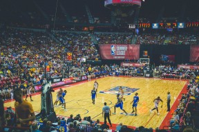 开云APP-巴黎铁蹄踏碎乌克兰，欧冠淘汰赛背后的地缘裂痕